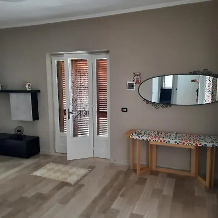 Roel Villa *